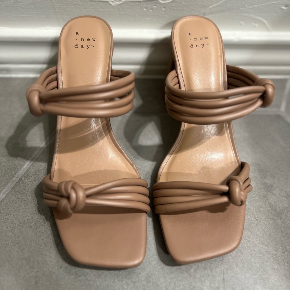 A new day tan knotted block heel, rounded square toe - Picture 2 of 9